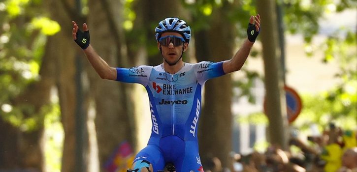 Giro 2022: Simon Yates wint spectaculaire etappe naar Turijn, Carapaz nieuwe roze trui