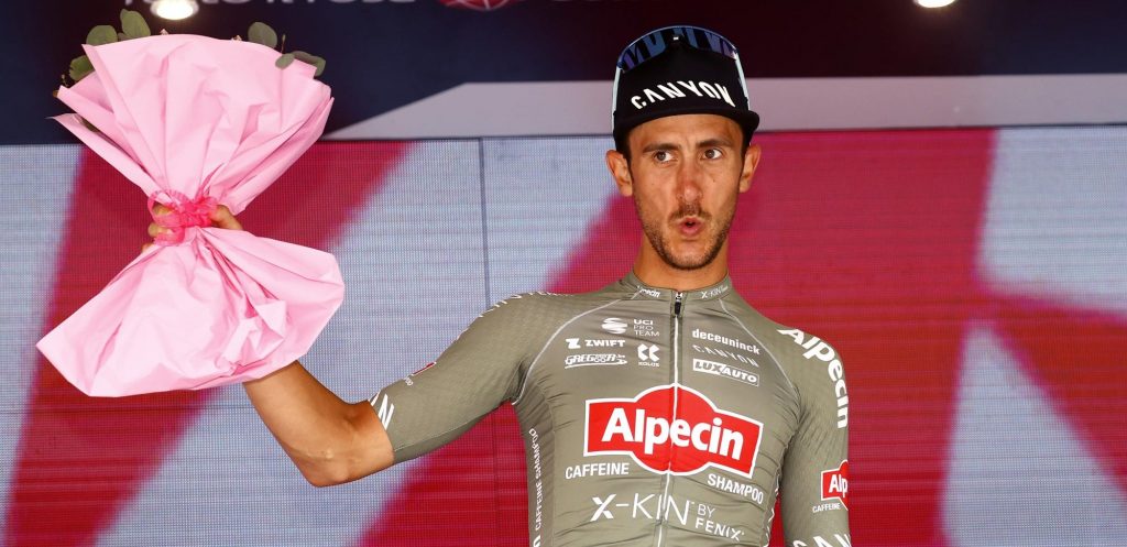Dolgelukkige Dries De Bondt wint in Giro: “Ik droomde hiervan, maar ik kan het niet geloven!”