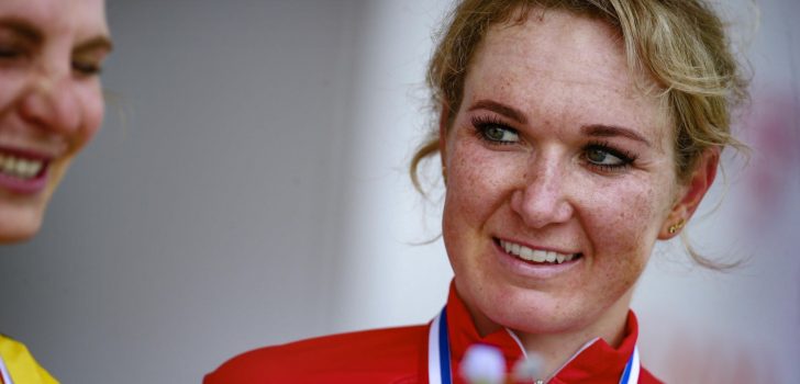 Amy Pieters zet eerste stappen sinds trainingsongeluk