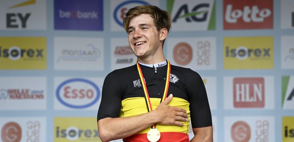 Remco Evenepoel kroont zich in Gavere tot Belgisch kampioen tijdrijden