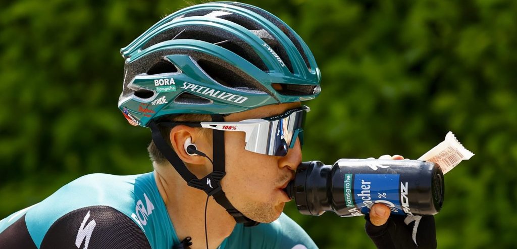 Jai Hindley rijdt eerste koersen sinds Giro-winst: “Shock voor systeem na lange onderbreking”