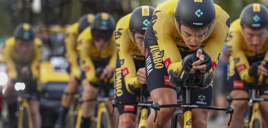 Vuelta 2022: Jumbo-Visma wint ploegentijdrit in Utrecht, rode trui voor Robert Gesink