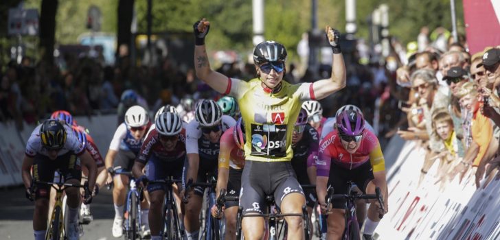 Lorena Wiebes sprint in Ede naar tweede ritwinst in Simac Ladies Tour
