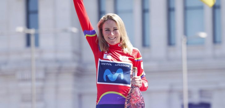 Annemiek van Vleuten wint na Giro en Tour ook de Vuelta, slotrit voor Balsamo