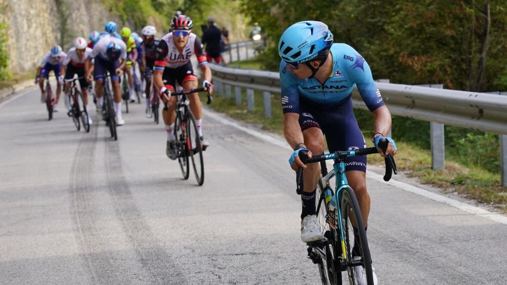 Miguel Angel López kleurt finale Giro del Veneto: “Heel de dag vol gereden”