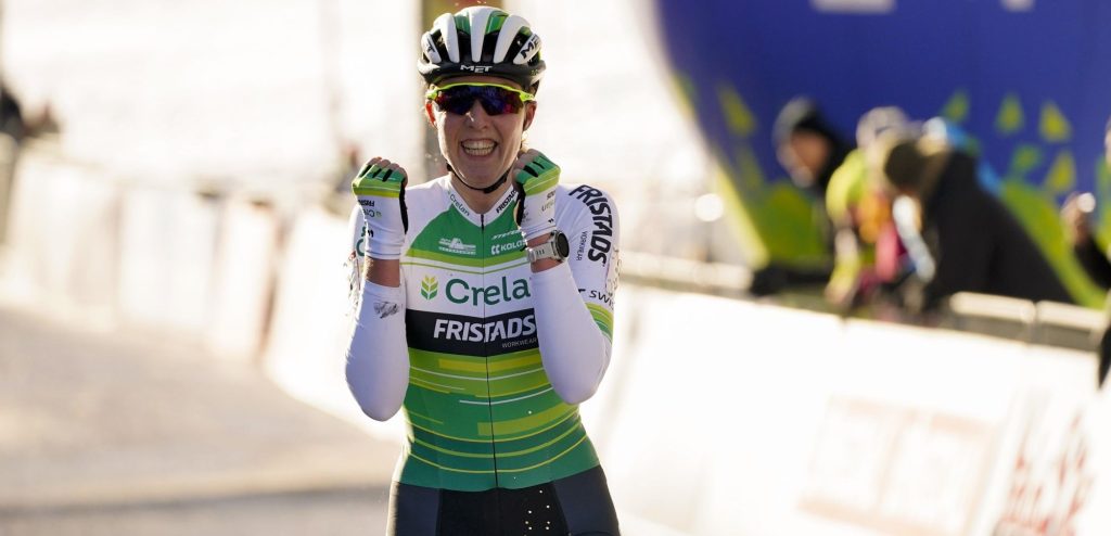 Manon Bakker heerst van start tot finish in Cyclocross Heerderstrand