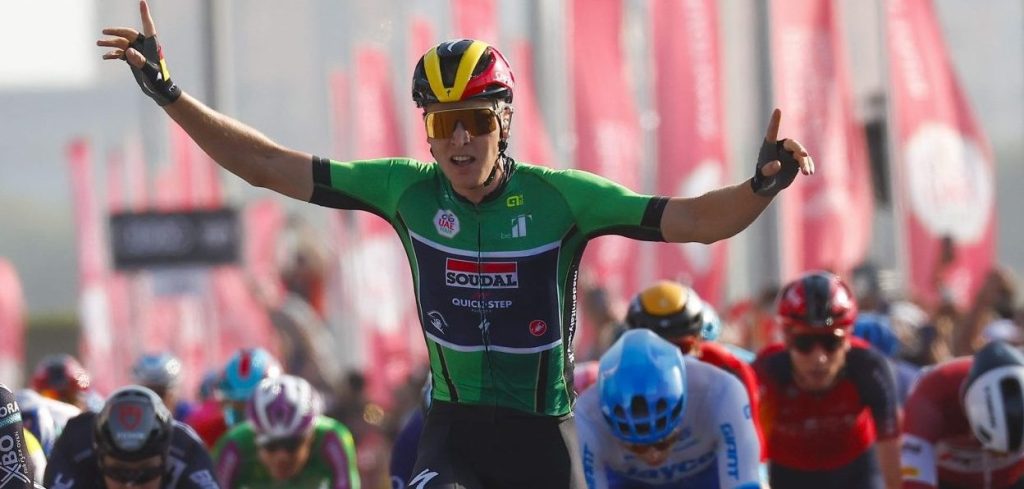 Tim Merlier sprint overtuigend naar winst in UAE Tour na biljartvlakte etappe