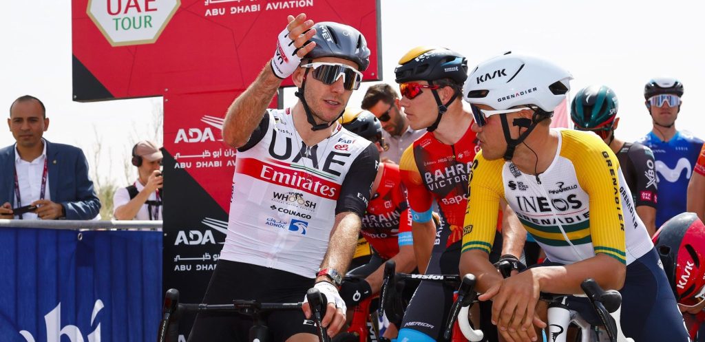 Flinke tik voor Adam Yates in UAE Tour: “We willen nu elke dag tijd terugpakken”
