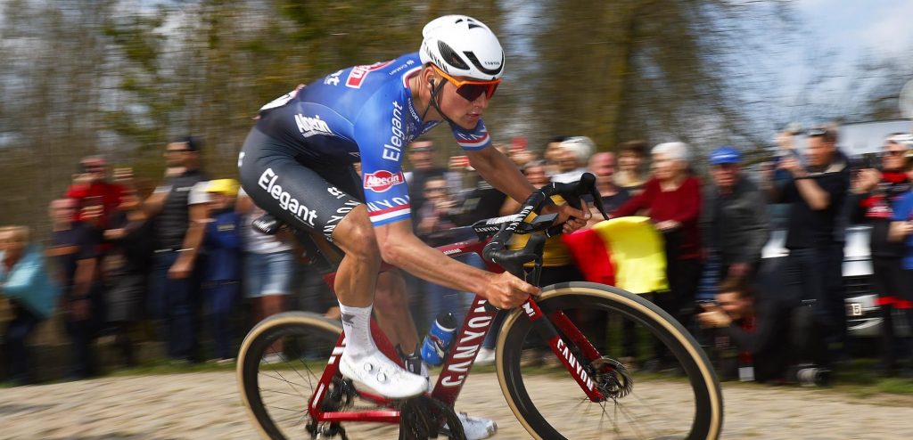 Nieuw record: Van der Poel wint snelste editie ooit van Parijs-Roubaix