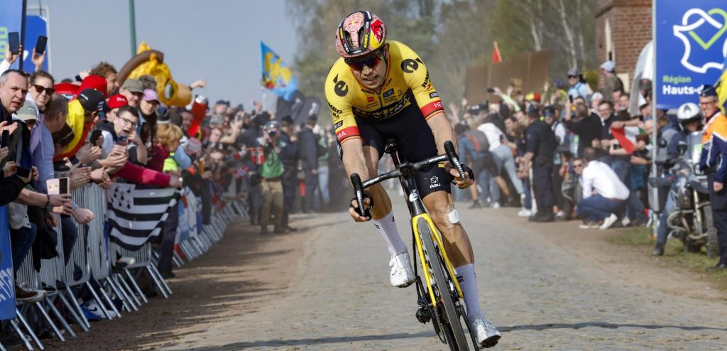 Richard Plugge: Lekke band van Wout in Parijs-Roubaix? Dat is geen pech en mag niet meer gebeuren