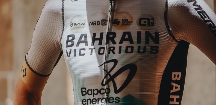 Van rood naar wit: Bahrain Victorious komt met speciaal Tourtenue