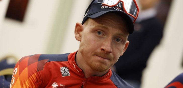Tao Geoghegan Hart breekt heup bij val in Giro d’Italia