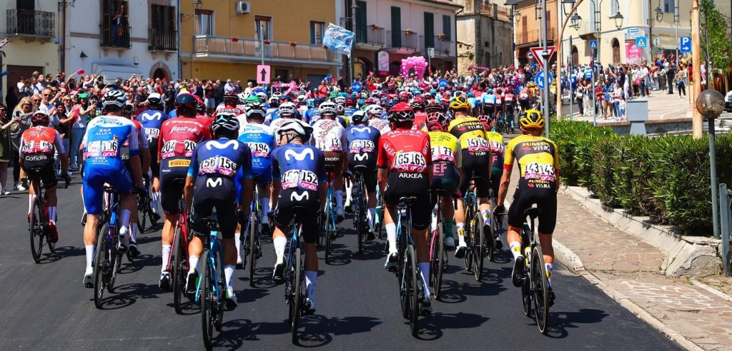 Giro 2023: Valpartij met Cavendish, Tusveld en Hoole ontsiert massasprint in San Salvo