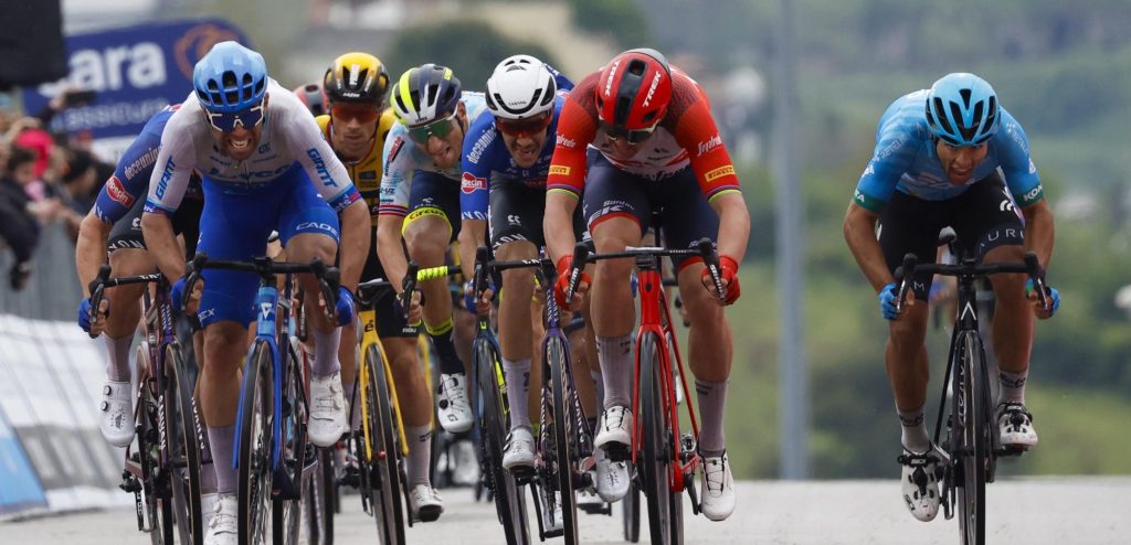 Giro 2023: Dit was etappe 3 naar Melfi – Matthews is Pedersen de baas in machtssprint
