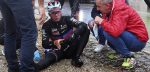 Giro 2023: Evenepoel komt ten val door loslopende hond, schade lijkt mee te vallen
