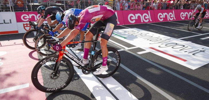 Giro 2023: Alberto Dainese verslaat Jonathan Milan in Caorle, Thomas behoudt roze trui