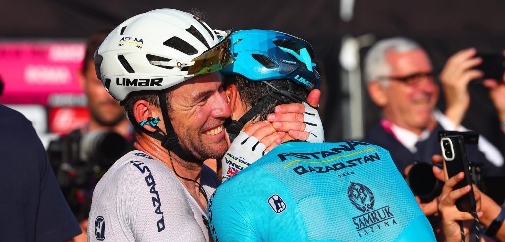 Emotionele Mark Cavendish na zege in Giro: “Ik had hele goede vrienden vandaag”