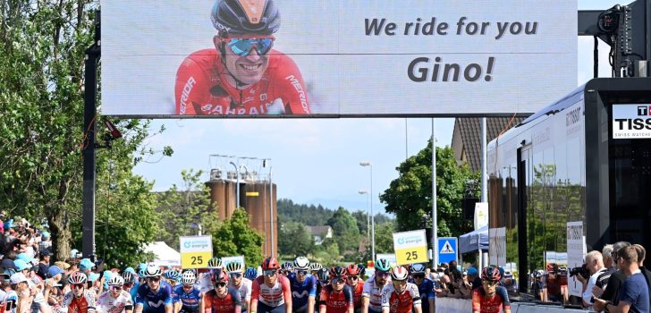 Renners brengen indrukwekkend eerbetoon aan Gino Mäder in Ronde van Zwitserland