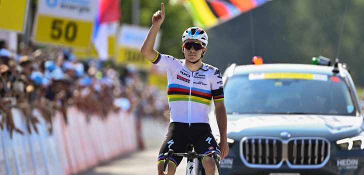 Remco Evenepoel eert Gino Mäder met winst in serene etappe in Zwitserland