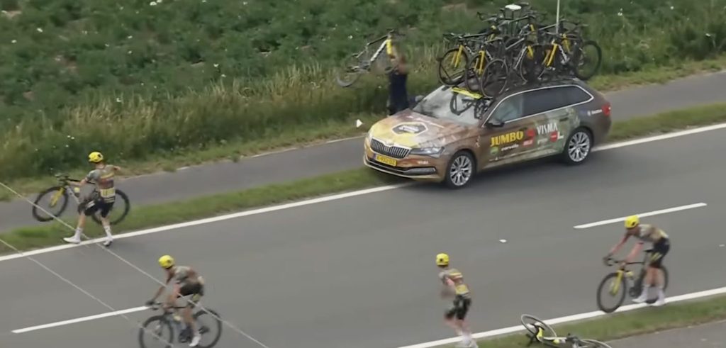 Netflix-serie ‘Tour de France: Unchained’ geeft inkijk in chaos bij Jumbo-Visma tijdens kasseienrit