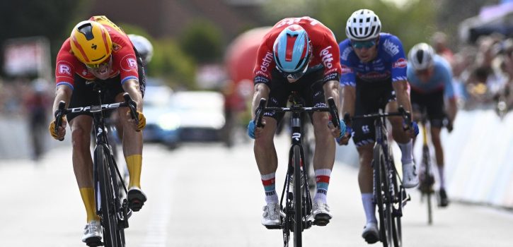 De Buyst klopt Kristoff in Egmont Cycling Race na spannende finale met hoofdrol voor Teunissen