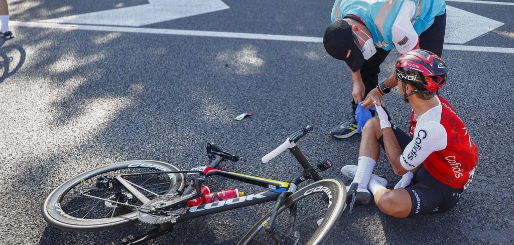 Vuelta 2023: Valpartij met Bryan Coquard (die breuken vreest) ontregelt sprintvoorbereiding