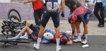Vuelta 2023: Thymen Arensman breekt sleutelbeen en loopt letsel aan gezicht op bij zware val