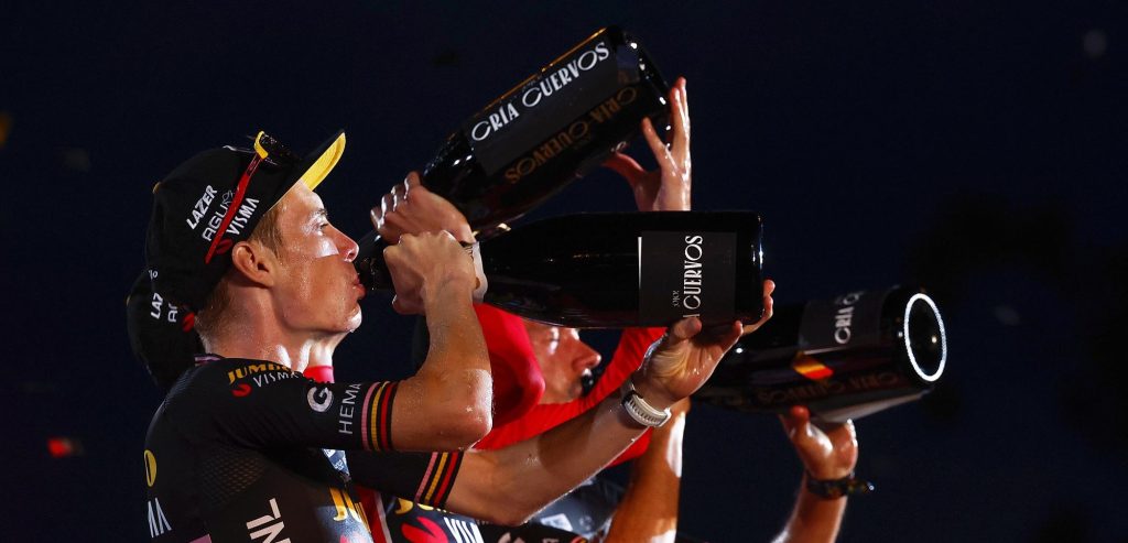 Jumbo-Visma-feestje op slotdag Vuelta: de tien mooiste foto’s van de podiumceremonie in Madrid