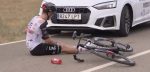 Vuelta 2023: Nummer acht Juan Ayuso valt stevig tijdens neutralisatie