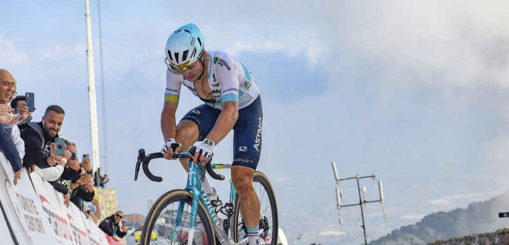 Al kruipend naar boven: Lutsenko slaat dubbelslag op monsterklim in Ronde van Turkije
