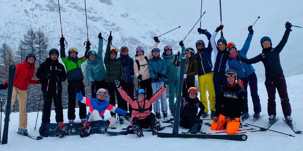 Lotte Kopecky kweekt ‘sneeuwsnorretje’ tijdens skitrip met SD Worx