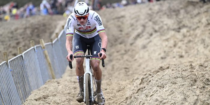 Mathieu van der Poel kwam op de fiets naar ’tricky’ cross in Benidorm: “Ga geen onnodige risico’s nemen”