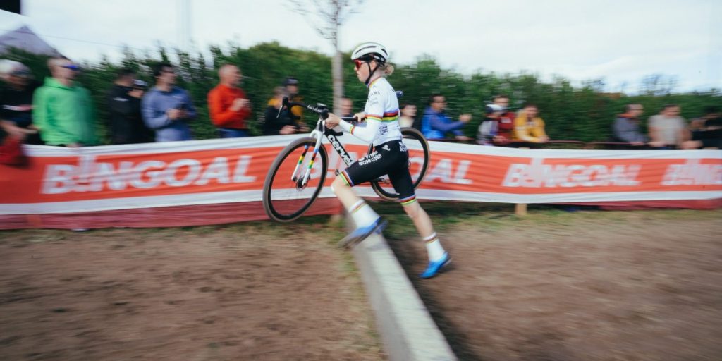 Wereldkampioene Fem van Empel: “Heb de crossfiets twee weken niet aangeraakt, haha”