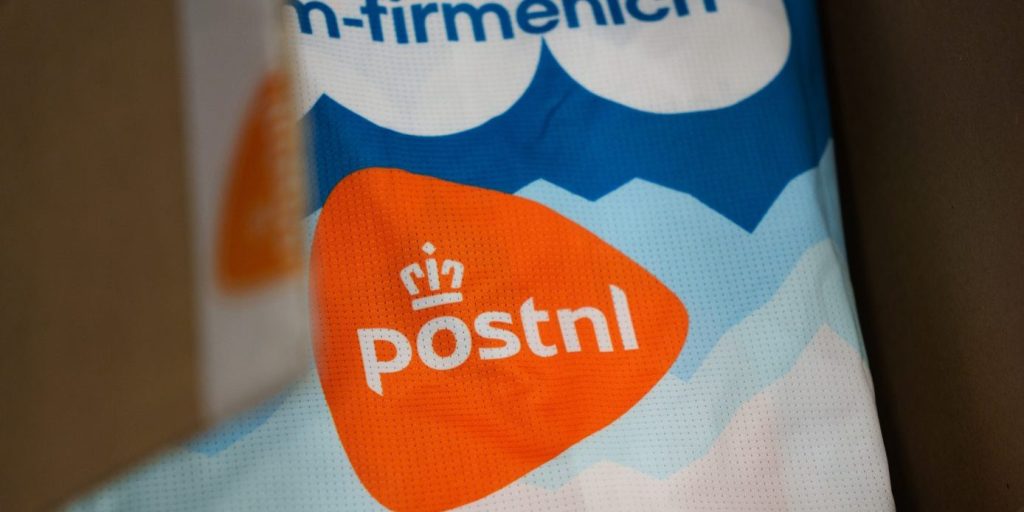 dsm-firmenich PostNL deelt sneak preview van blauw-oranje tenue