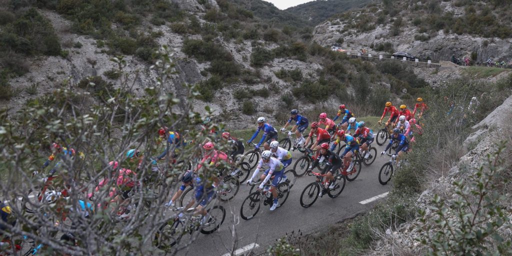 ‘Renners moesten in Ster van Bessèges in extremis op zoek naar andere schoenen na pedaalverbod UCI’