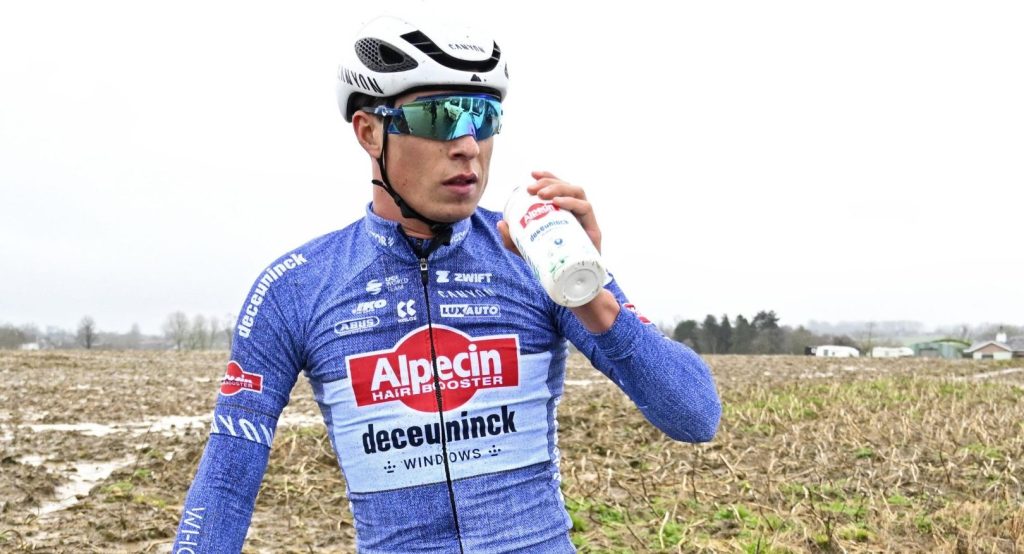 Jasper Philipsen wil ’topklassieker’ winnen in druk voorjaar: “Ronde van Vlaanderen is ander paar mouwen”