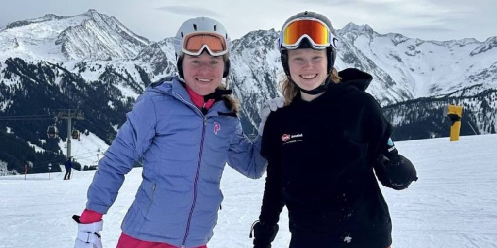 Puck Pieterse en Lauren Molengraaf samen aan het snowboarden