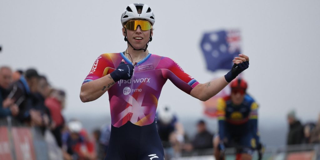 Wiebes sprint tegenstand aan puin op VAM-berg en pakt zo vierde Ronde van Drenthe, Pieterse derde