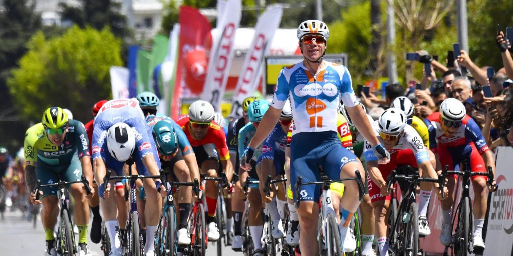Eindelijk raak! Fabio Jakobsen poetst hatelijke nul weg in openingsrit Ronde van Turkije