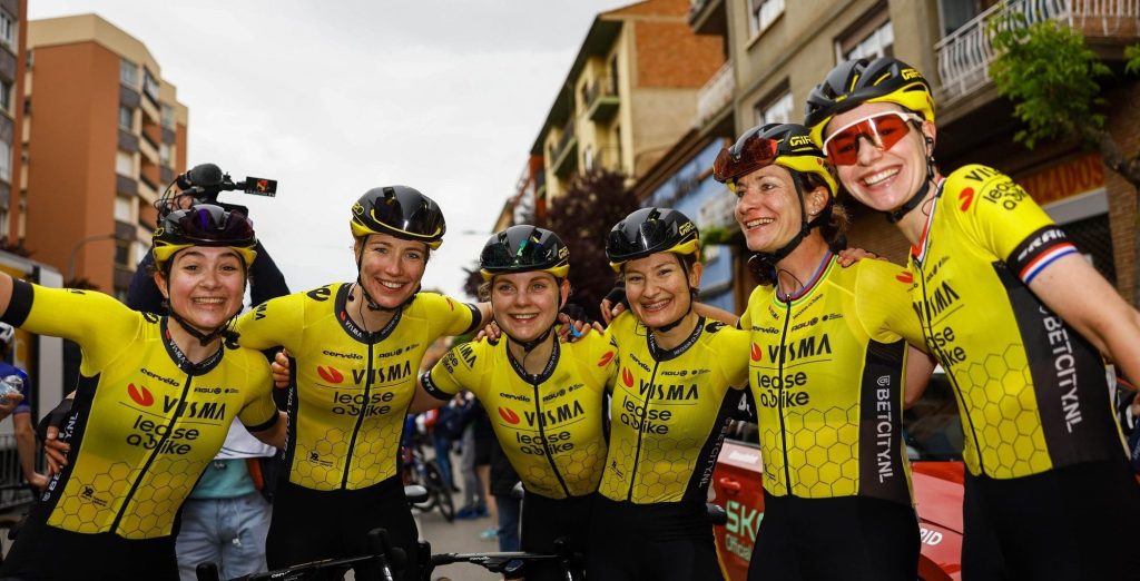 Marianne Vos sprint nu wel naar zege in Vuelta: We gingen opnieuw all-in