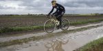 Drek, kasseien en dé chicane: renners verkennen modderig parcours Parijs-Roubaix