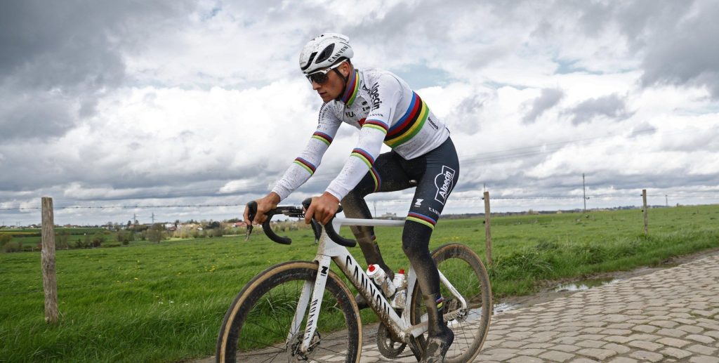 Boom en Terpstra over Van der Poel: “Dit weer nodigt uit tot vroege aanval in Parijs-Roubaix”