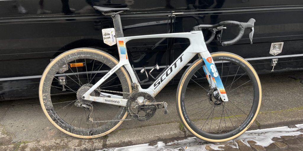 Galerij: John Degenkolbs fiets na Parijs-Roubaix, met een onderdeel minder