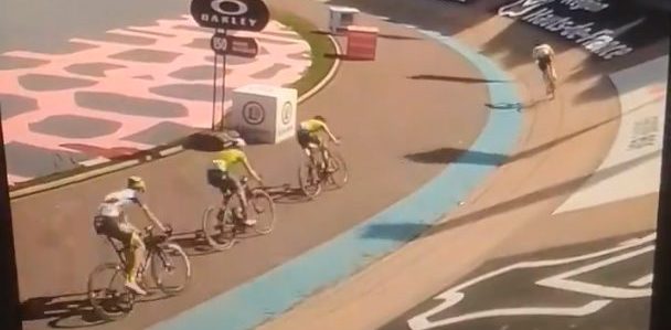 Jury greep niet in toen junioren (net als gedeclasseerde Tim van Dijke) afsneden op wielerbaan Roubaix