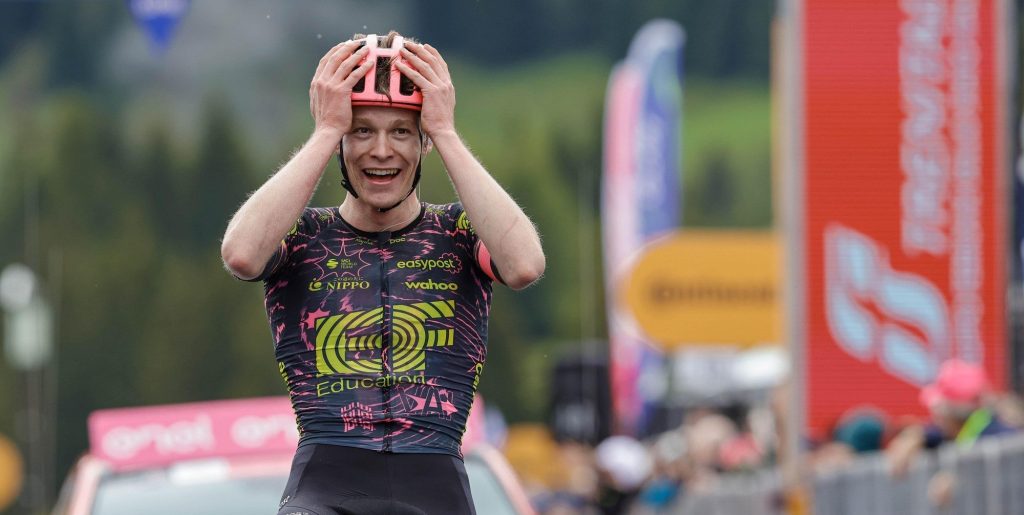 Giro 2024: Ontroerende beelden! Vader Steinhauser laat emoties de vrije loop na zege van zijn zoon