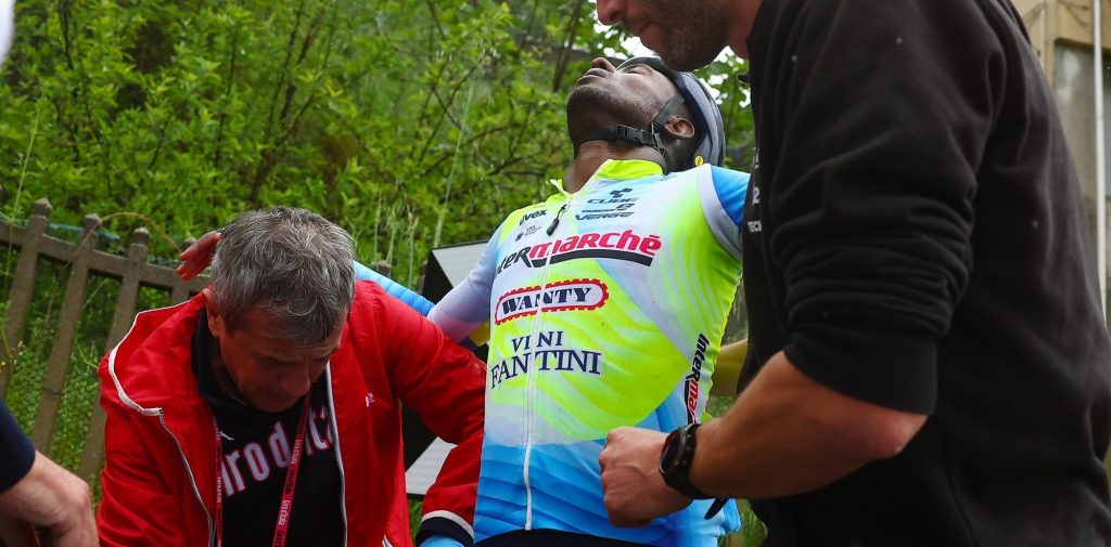 Giro 2024: Biniam Girmay geeft op na twee valpartijen