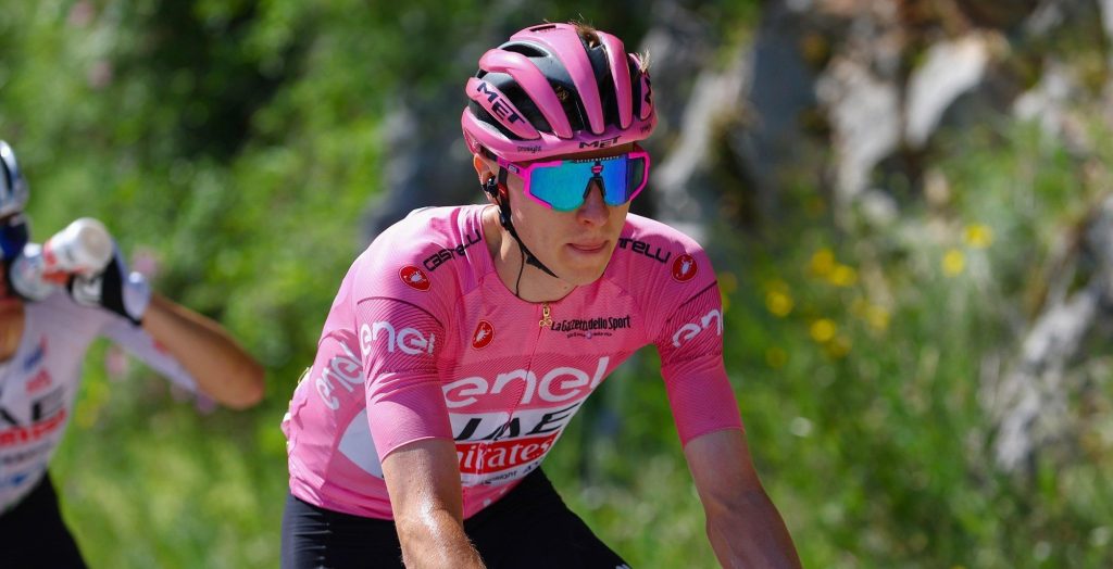 Giro 2024: Op de fiets of van de fiets, Tadej Pogacar is niet uit zijn focus te halen