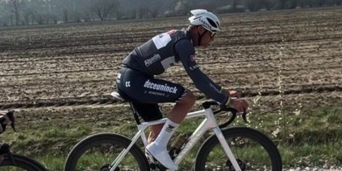 Mathieu van der Poel bereidt zich met stevige gravelrit voor op E3 Saxo Classic
