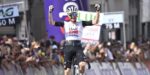 Tim Wellens is Belgisch kampioen na solo van ruim 40 kilometer, Evenepoel en Philipsen op podium