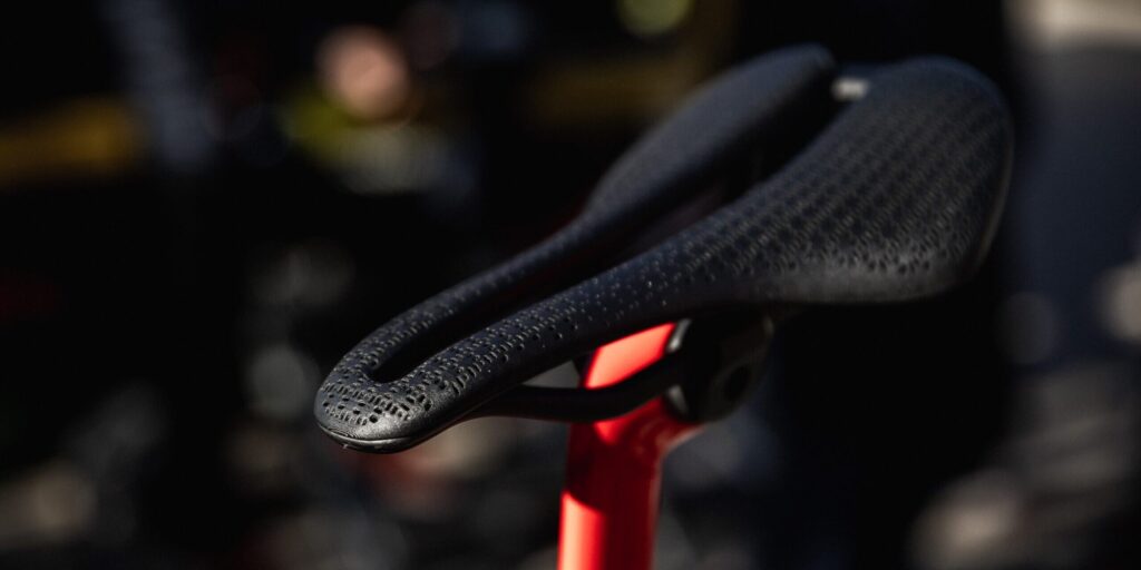 Trek vernieuwt Aeolus-zadels, die zich door 3D geprinte structuur aan zitvlak aanpassen